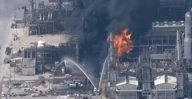 Una explosión causa un incendio en una planta química de Shell en Houston