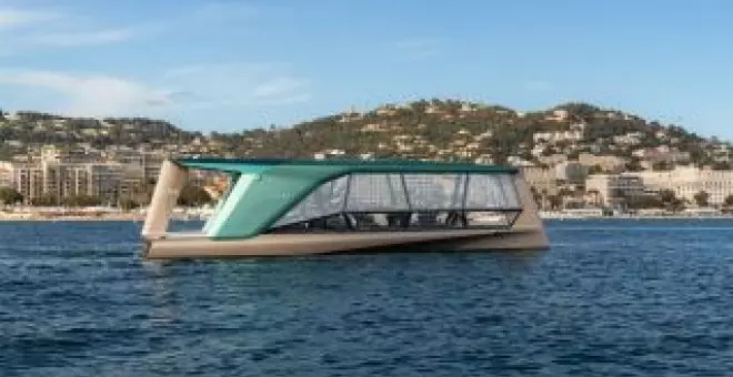 BMW exhibe en este espectacular barco eléctrico de hidroalas la tecnología y el lujo de sus coches prémium