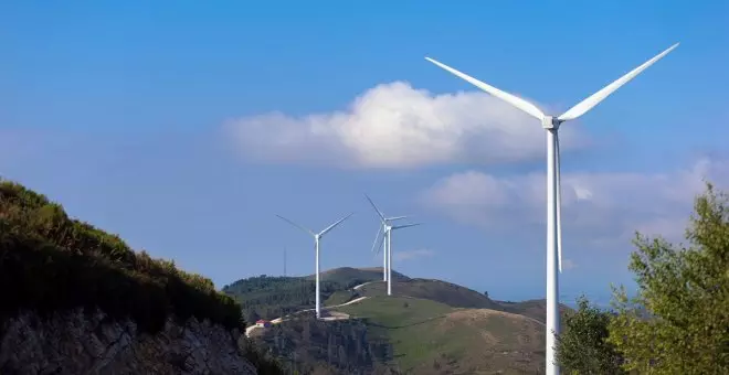 La Xunta de Galicia entra en las renovables mientras en Asturies un fondo británico se queda Windar