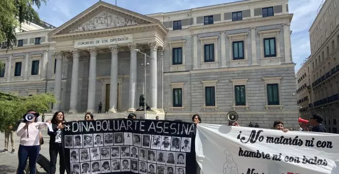 Protesta ante el Congreso contra el régimen peruano de Boluarte y su relación con el Gobierno de Sánchez