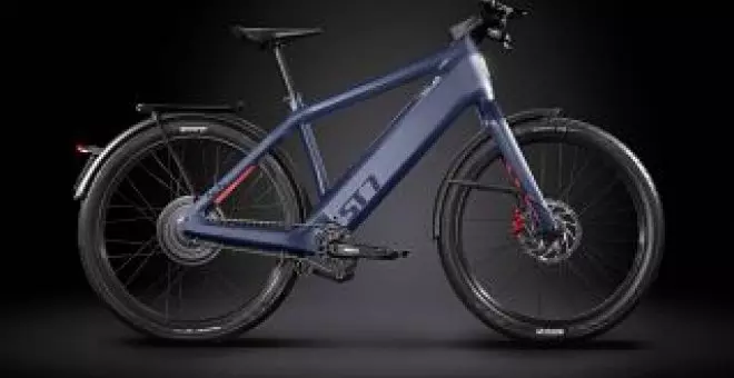 Esta bici eléctrica con los colores de Red Bull Racing tiene mayor batería que muchos coches híbridos