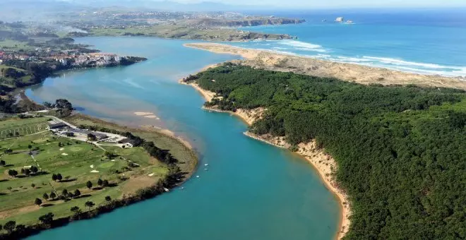 El saneamiento del Bajo Asón y el parque de las Dunas de Liencres, banderas negras de Ecologistas