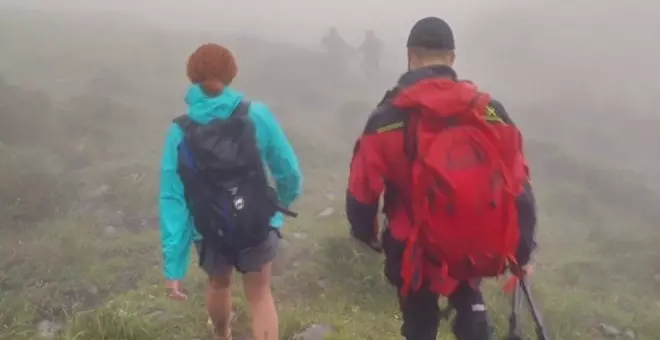 Rescatados dos senderistas en los Collados del Asón desorientados por la niebla