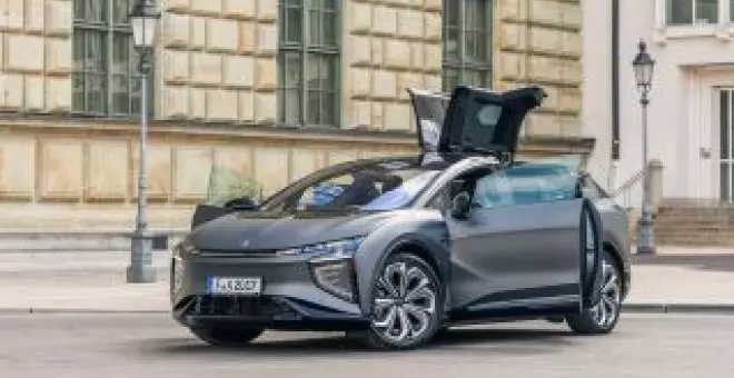 Este coche eléctrico chino tan peculiar inicia sus ventas en Europa para competir con el Tesla Model X