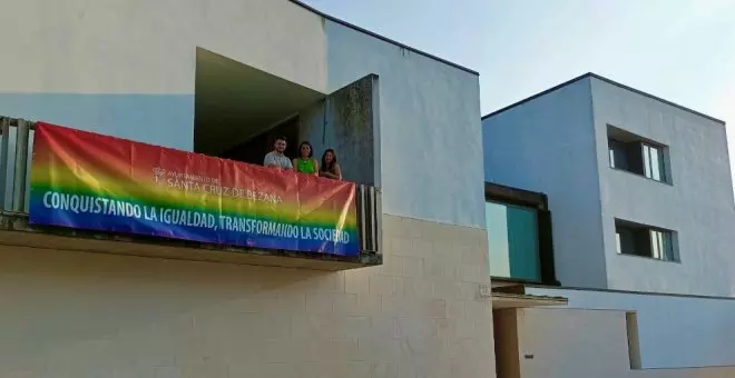 El Ayuntamiento celebra el Día del Orgullo con una pancarta arcoíris en su fachada