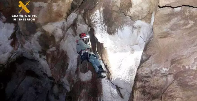 Un espeleólogo francés queda atrapado en una cueva de Soba tras un desprendimiento de rocas