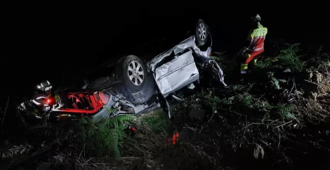 Tres heridos leves tras salirse un coche de la carretera en Bareyo