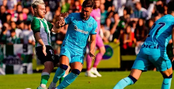 Racing y Athletic reeditan en Sarón un clásico duelo norteño que acaba en tablas