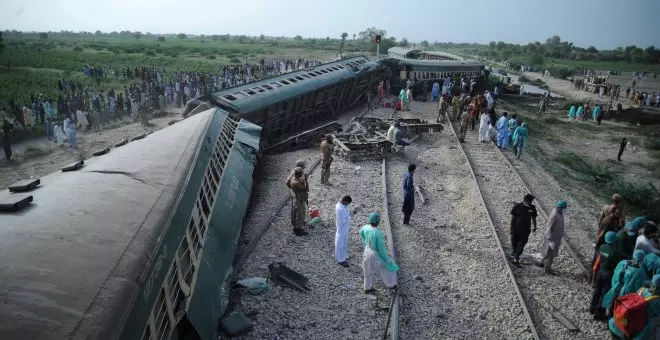 Un accidente de tren en Pakistán deja 30 muertos y 80 heridos