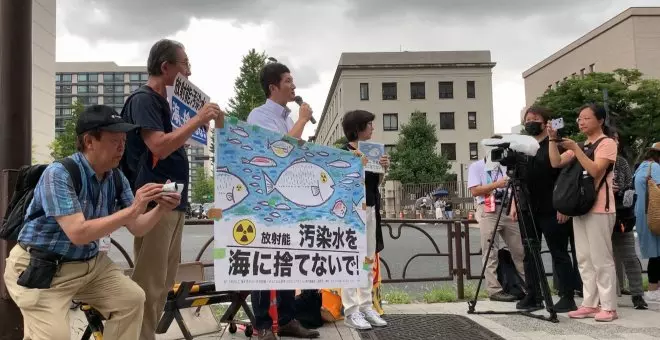 Japoneses se manifiestan contra el vertido de Fukushima pocos días antes de su inicio