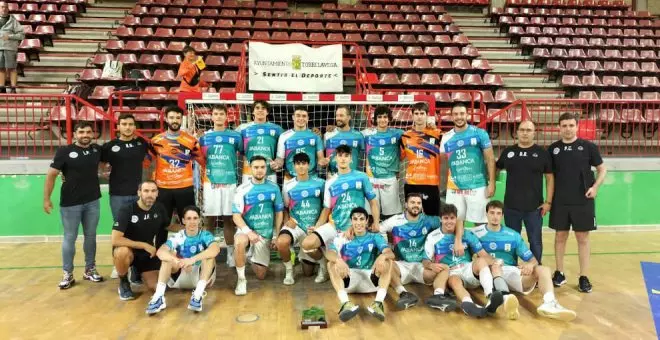ABANCA Ademar León conquista el XI Torneo de Balonmano Ayuntamiento de Torrelavega