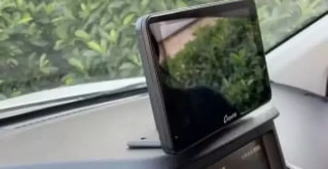 Esta pantalla con CarPlay inalámbrico tiene un gran descuento y vale para el 99% de los coches