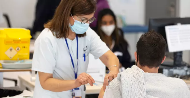 Cantabria iniciará el 1 de octubre la vacunación conjunta contra gripe y Covid, por primera vez a niños