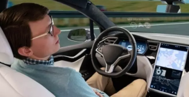 Tesla asegura que no ha engañado a nadie llamando Autopilot a su sistema de "conducción totalmente autónoma"