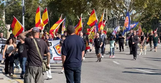 La ultradreta tot just reuneix un centenar de persones al seu tradicional acte a Montjuïc pel 12 d'octubre