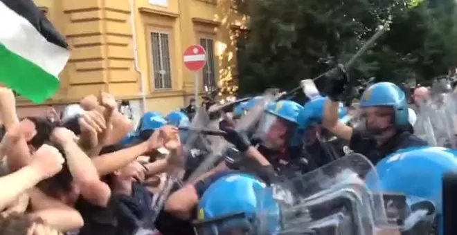 Estudiantes en apoyo al pueblo palestino se enfrentan con la Policía en Roma