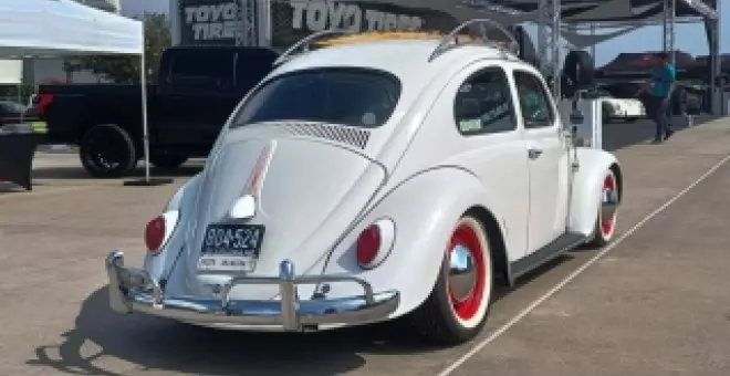 Este Volkswagen Beetle de 1962 ha vuelto a la vida gracias a las baterías de un Tesla Model S