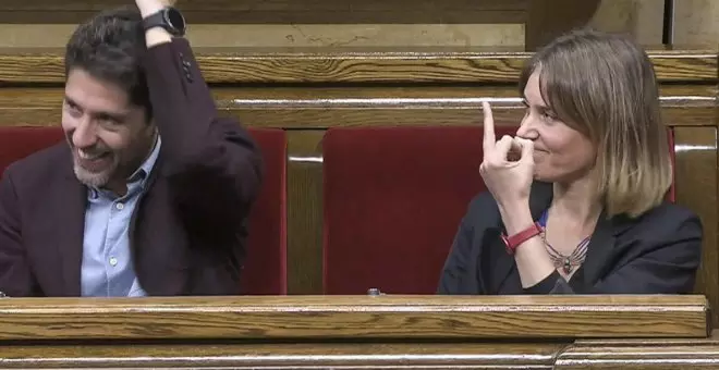 La líder de los comunes en el Parlament hace una peineta a su homólogo de Vox