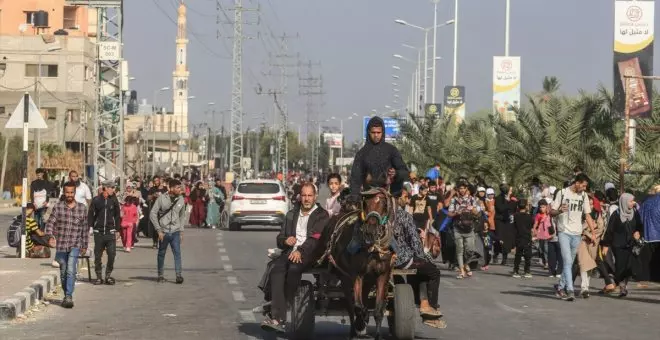 Los palestinos obligados a huir al sur de la Franja de Gaza se triplican ante el bombardeo y asalto de Israel en el norte