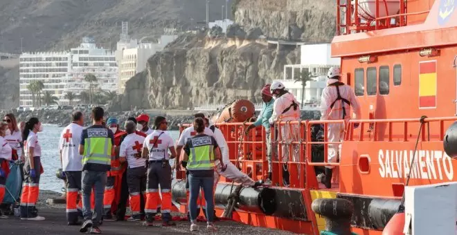 Salvamento rescata un cayuco con 106 personas migrantes en Gran Canaria, entre ellas cuatro niños