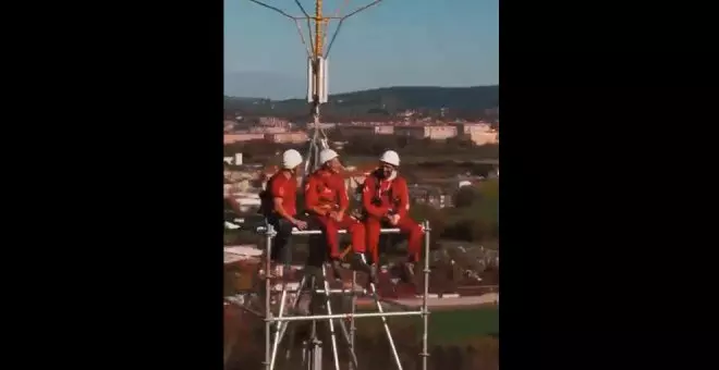 Así se construyó el árbol de Navidad más grande de España