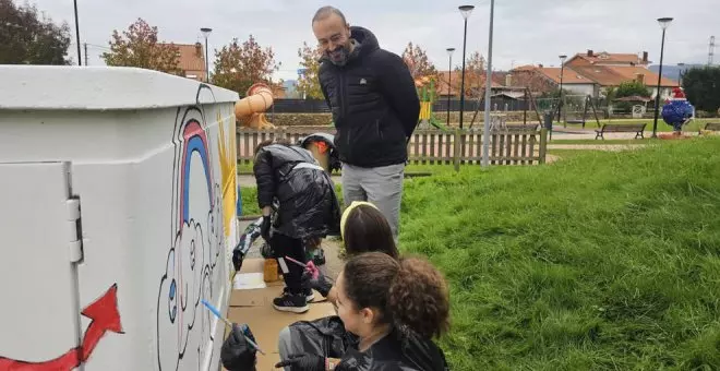 Escolares de 19 centros adornan los cuadros eléctricos