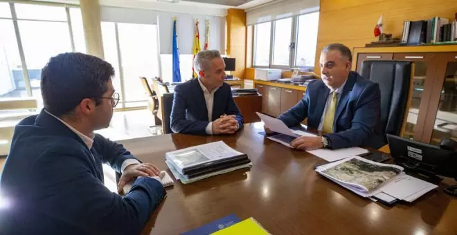 Fomento colaborará con Guriezo en la renovación de viales y mejora de la red de saneamiento