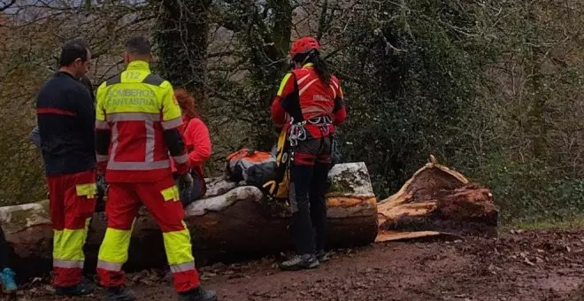 El helicóptero rescata a una mujer tras romperse el peroné cuando hacía una ruta en la zona de Ruente