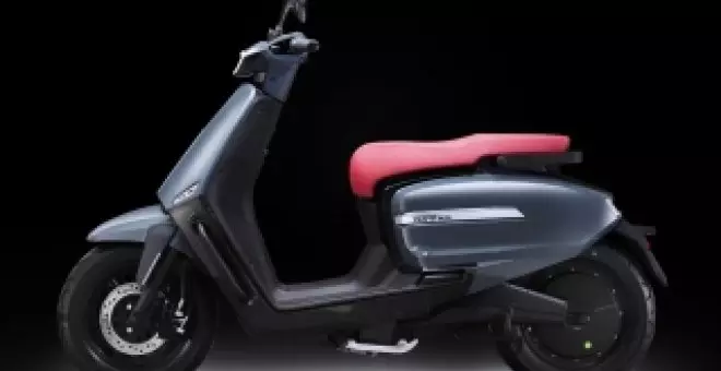 Este nuevo scooter 'de 125' tiene el tamaño de una Vespa y un par motor de 178 Nm