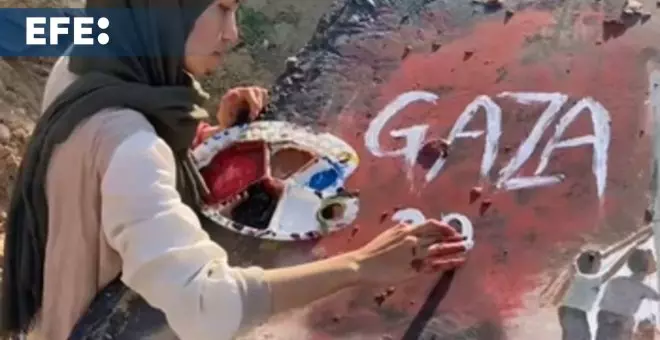 Una pintura entre escombros convierte en arte reivindicativo las cifras de guerra en Gaza