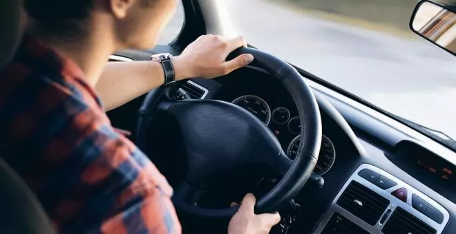 Los jóvenes de 17 años podrán ponerse al volante de un coche si van acompañados