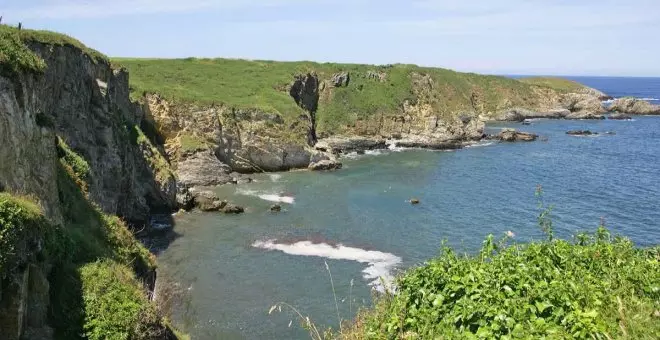 La costa asturiana en alerta por el vertido de microplásticos