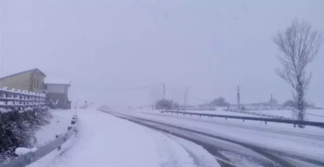 El puerto de Lunada sigue cerrado por la nieve