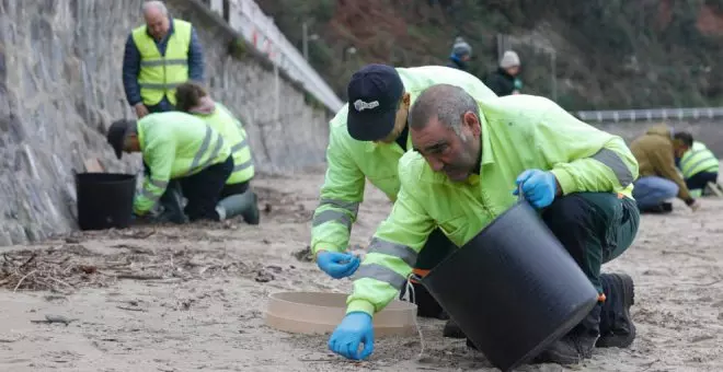 El Gobierno de España despliega más medios en Cantabria para la vigilancia y recogida de pélets