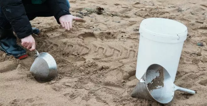 "Todo indica que en estos días pueden llegar más pélets a las playas"