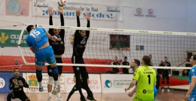 El Voley Textil sufre pero logra estrenarse con triunfo en Copa frente a un combativo Ibiza