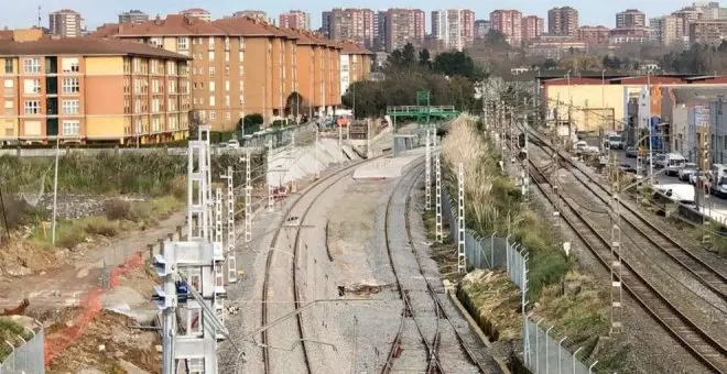 La Mesa de Movilidad pide a Renfe un servicio de lanzaderas para los afectados por la supresión de la parada de Nueva Montaña