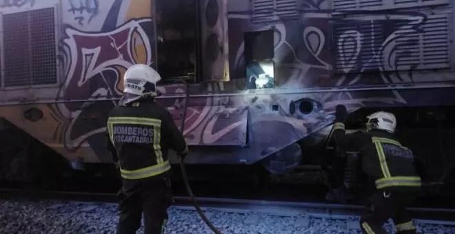 El incendio de una locomotora obliga a cortar el tráfico ferroviario entre Cabezón de la Sal y Llanes