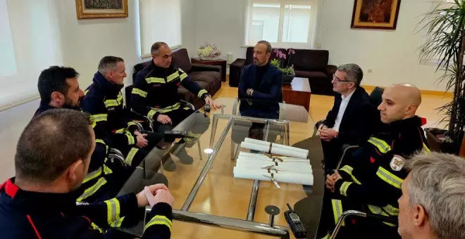 Los bomberos de Torrelavega salvan la vida a un niño de dos años que se estaba ahogando