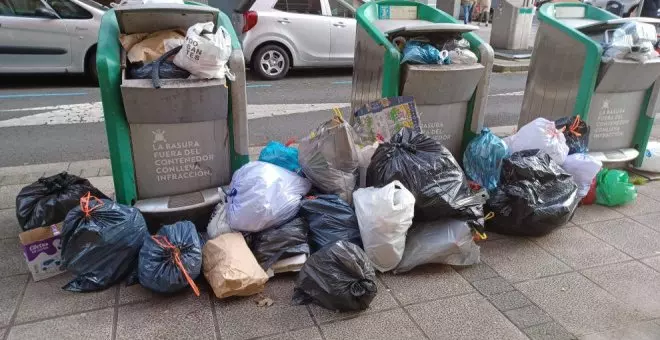 Denuncian la "constante" presencia de basura acumulada en Castilla-Hermida