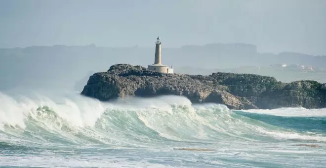 Olas de hasta 7 metros ponen en riesgo a Cantabria este martes