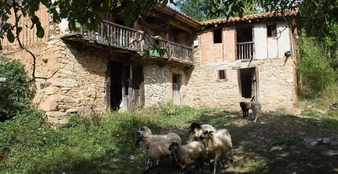 Un pueblo abandonado de Cantabria, a la venta al completo por casi 400.000 euros