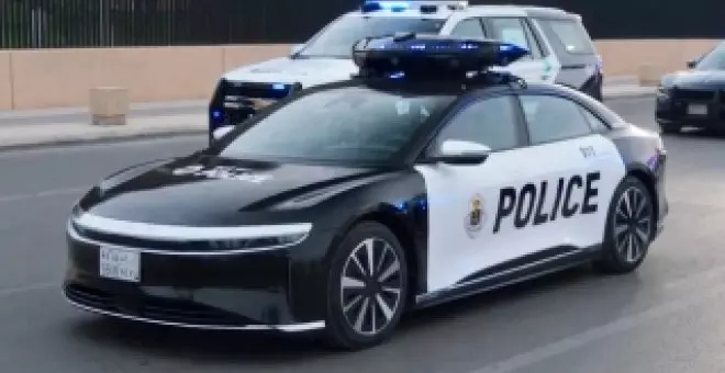 Arabia Saudí tiene tanto dinero que su nuevo coche policía es un eléctrico de 109.000 euros