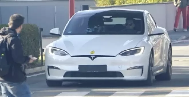 Ferrari utiliza un Tesla Model S Plaid para saber qué se siente al volante de un 'superdeportivo eléctrico'