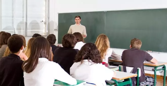 Denuncian que la propuesta de Educación para mayores de 55 deja fuera a la mitad del colectivo: "Es inaceptable"