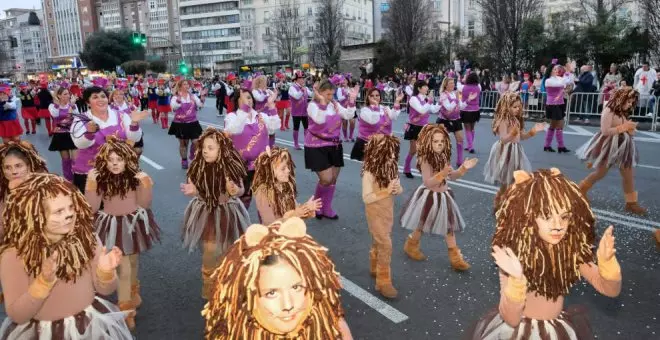 Santander suspende el desfile de carrozas de Carnaval por previsión de viento fuerte y lleva la fiesta a cubierto