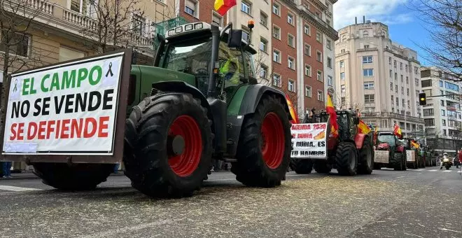 Algunos tractores abandonan Santander pero medio centenar pernoctarán en Calvo Sotelo