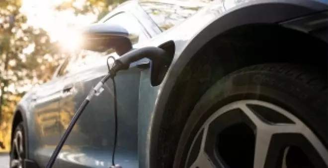 Ilia Topuria es propietario de este coche eléctrico prémium, que no es un Tesla