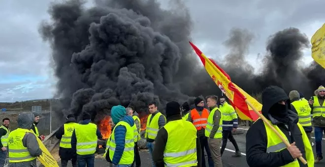 Reabierta la A-67 en Mataporquera tras el corte de los ganaderos