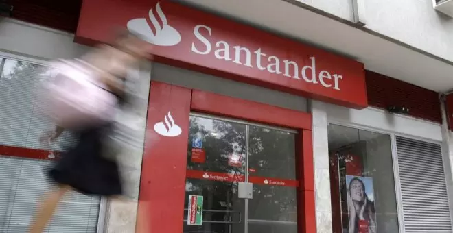 Un error informático muestra los cobros duplicados en las cuentas de clientes del Santander